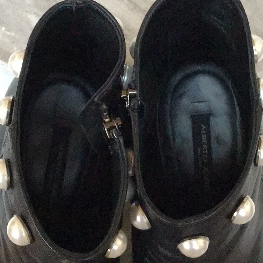 ALBERTO ZAGO Black Leather Booties With Pearl Details On The Ankle Area. - Picture 9 of 14